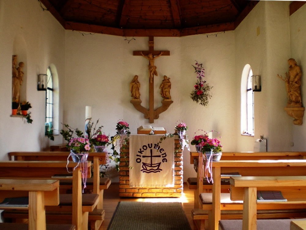 okumenische-st-hubertus-kapelle-forst-scheidegg-innen01-800.jpg